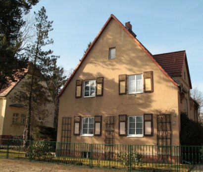 Frontansicht Einfamilienhaus in der Siedlung Sonnenland