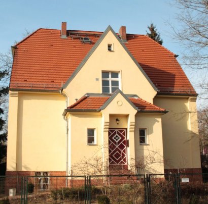 Frontansicht Einfamilienhaus in der Siedlung Sonnenland